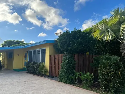 881 SW 49th Terrace Plantation FL 33317