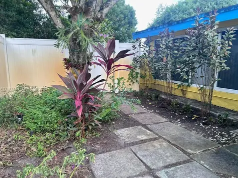 881 SW 49th Terrace Plantation FL 33317