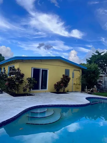881 SW 49th Terrace Plantation FL 33317