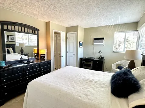 2825 NE 33rd Avenue Fort Lauderdale FL 33308