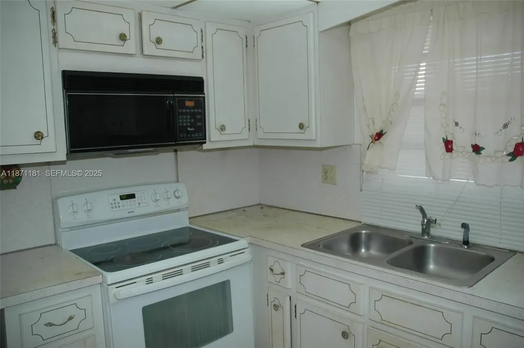 5300 Washington Street Hollywood FL 33021