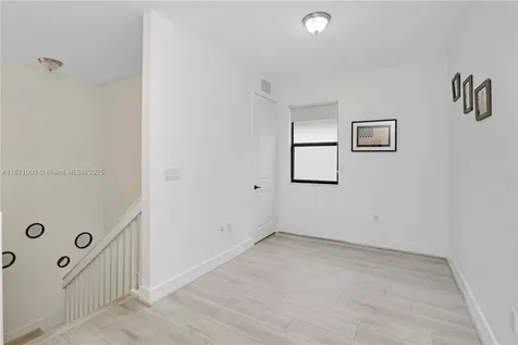 3293 W 98th Place Hialeah FL 33018