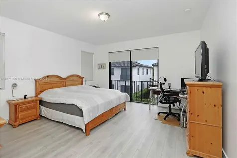 3293 W 98th Place Hialeah FL 33018