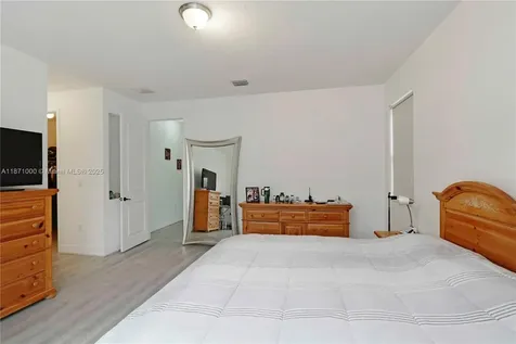3293 W 98th Place Hialeah FL 33018
