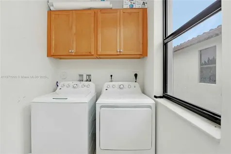 3293 W 98th Place Hialeah FL 33018