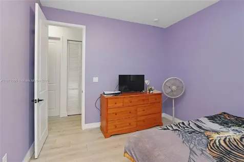 3293 W 98th Place Hialeah FL 33018