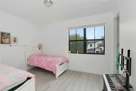 3293 W 98th Place Hialeah FL 33018