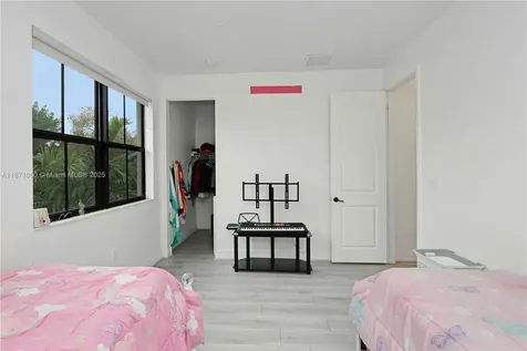 3293 W 98th Place Hialeah FL 33018