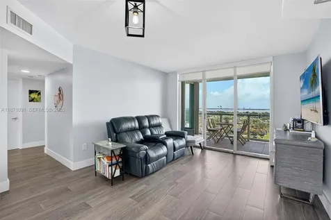 5900 Collins Avenue Miami Beach FL 33140