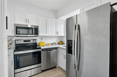 5900 Collins Avenue Miami Beach FL 33140