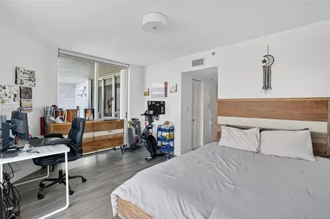 5900 Collins Avenue Miami Beach FL 33140