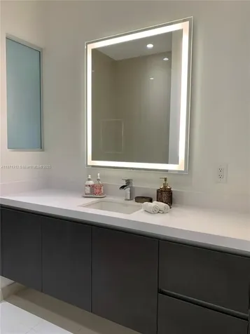 851 NE 1 Avenue Miami FL 33132