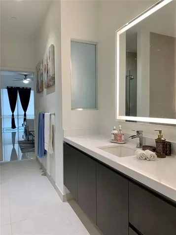 851 NE 1 Avenue Miami FL 33132