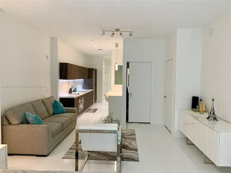 851 NE 1 Avenue Miami FL 33132