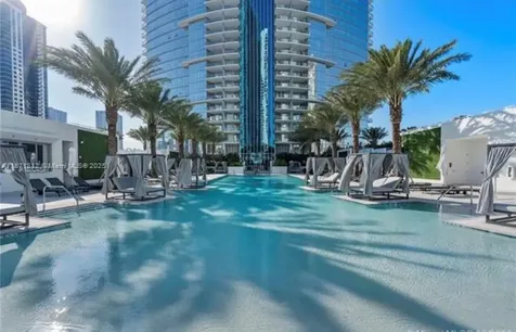 851 NE 1 Avenue Miami FL 33132