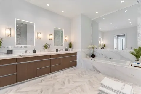 2811 S Bayshore Drive Coconut Grove FL 33133