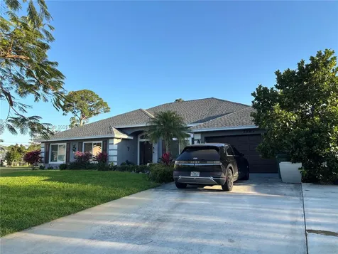 2267 SW Haycraft Circle Port St. Lucie FL 34953