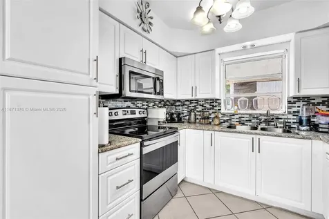 590 W 39th Street Hialeah FL 33012