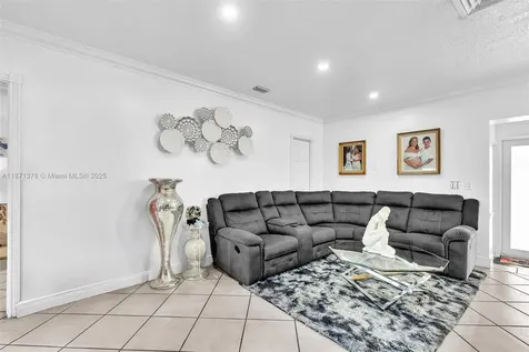 590 W 39th Street Hialeah FL 33012