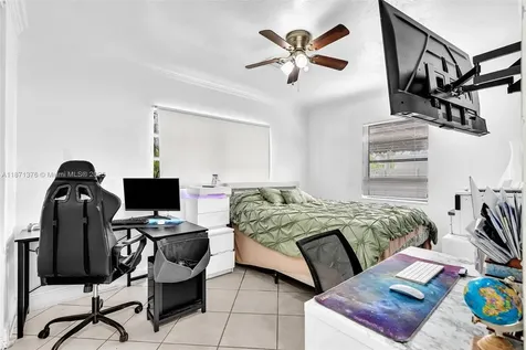 590 W 39th Street Hialeah FL 33012