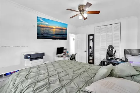 590 W 39th Street Hialeah FL 33012