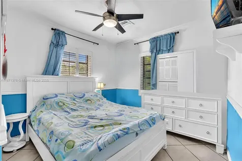 590 W 39th Street Hialeah FL 33012