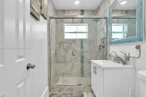 590 W 39th Street Hialeah FL 33012