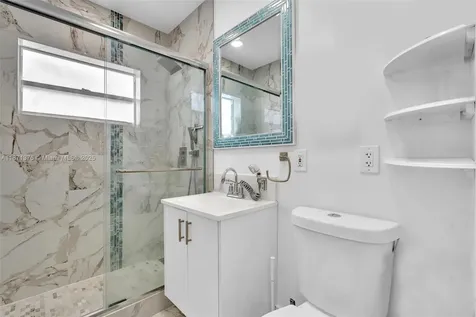 590 W 39th Street Hialeah FL 33012