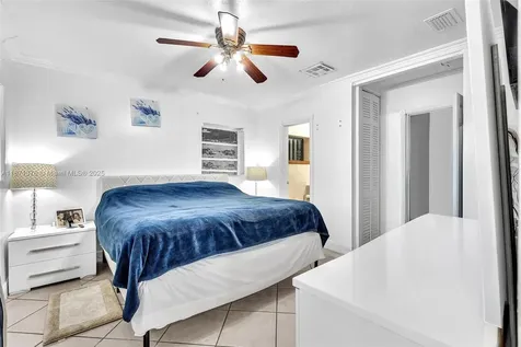 590 W 39th Street Hialeah FL 33012