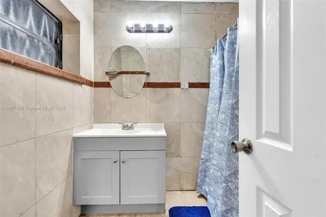 590 W 39th Street Hialeah FL 33012