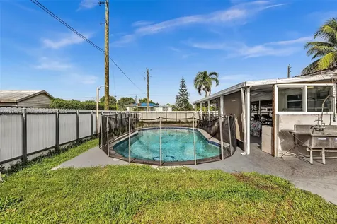 590 W 39th Street Hialeah FL 33012