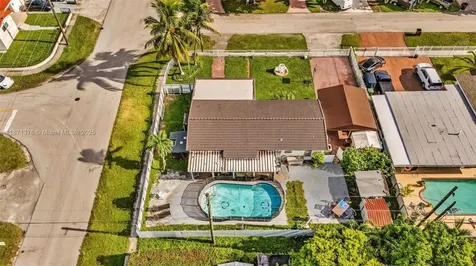 590 W 39th Street Hialeah FL 33012