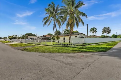 590 W 39th Street Hialeah FL 33012