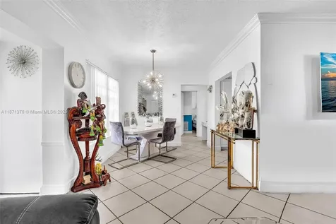 590 W 39th Street Hialeah FL 33012