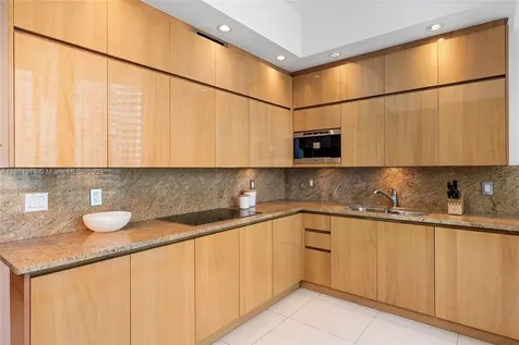 50 S Pointe Drive Miami Beach FL 33139