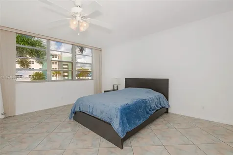 3181 S Ocean Drive Hallandale Beach FL 33009