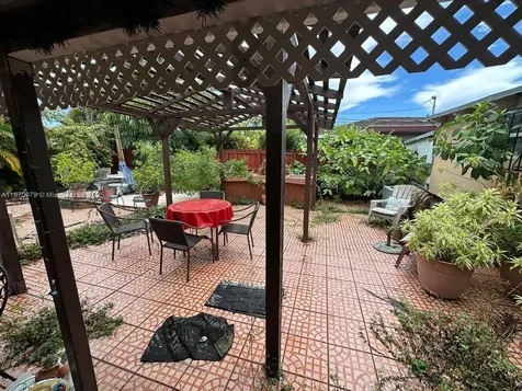 911 NW 30th Place Miami FL 33125