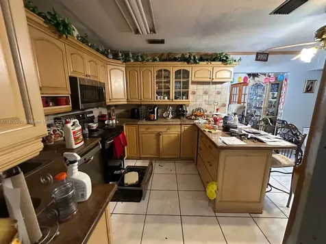 911 NW 30th Place Miami FL 33125