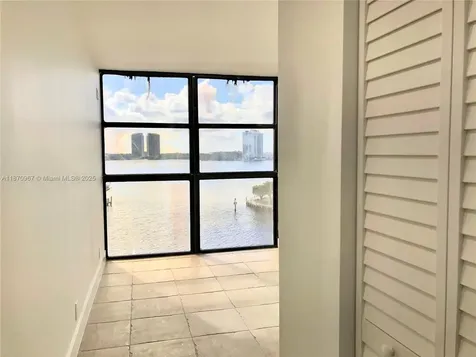 1000 W Island Boulevard Aventura FL 33160