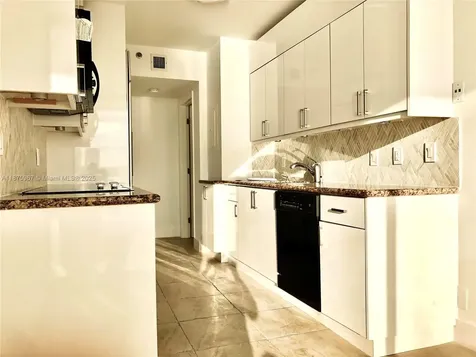 1000 W Island Boulevard Aventura FL 33160