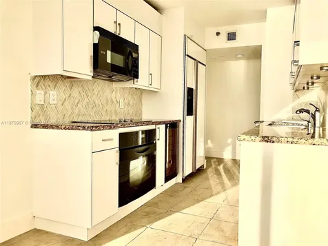 1000 W Island Boulevard Aventura FL 33160