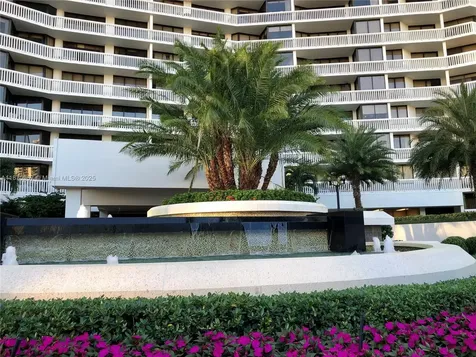 1000 W Island Boulevard Aventura FL 33160