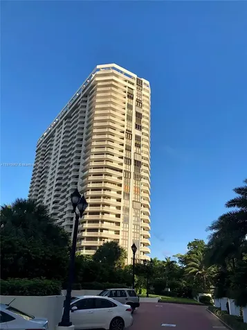 1000 W Island Boulevard Aventura FL 33160