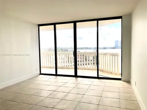 1000 W Island Boulevard Aventura FL 33160