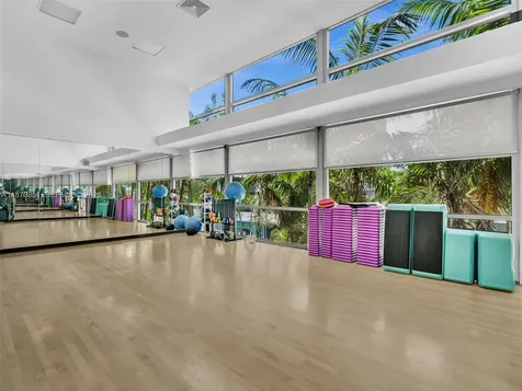 2950 NE 188th Street Aventura FL 33180
