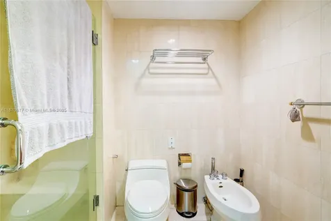 2000 Island Boulevard Aventura FL 33160