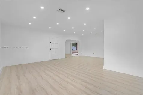 9035 SW 198th Terrace Cutler Bay FL 33157