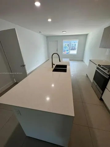 2555 NE 193rd Street Miami FL 33180
