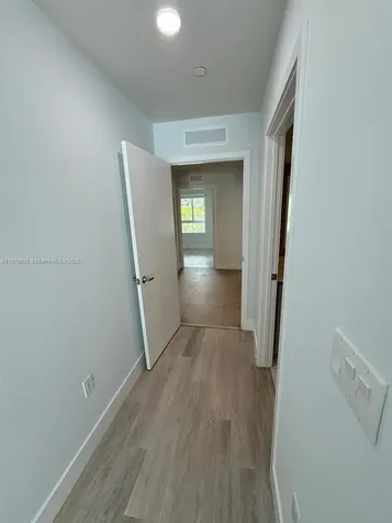 2555 NE 193rd Street Miami FL 33180
