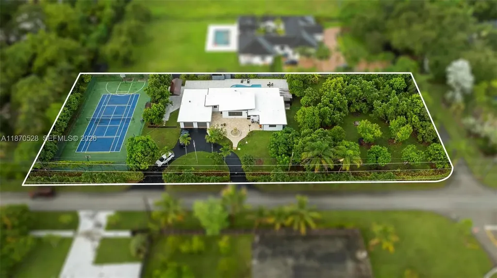 6539 SW 84 Avenue Miami FL 33143